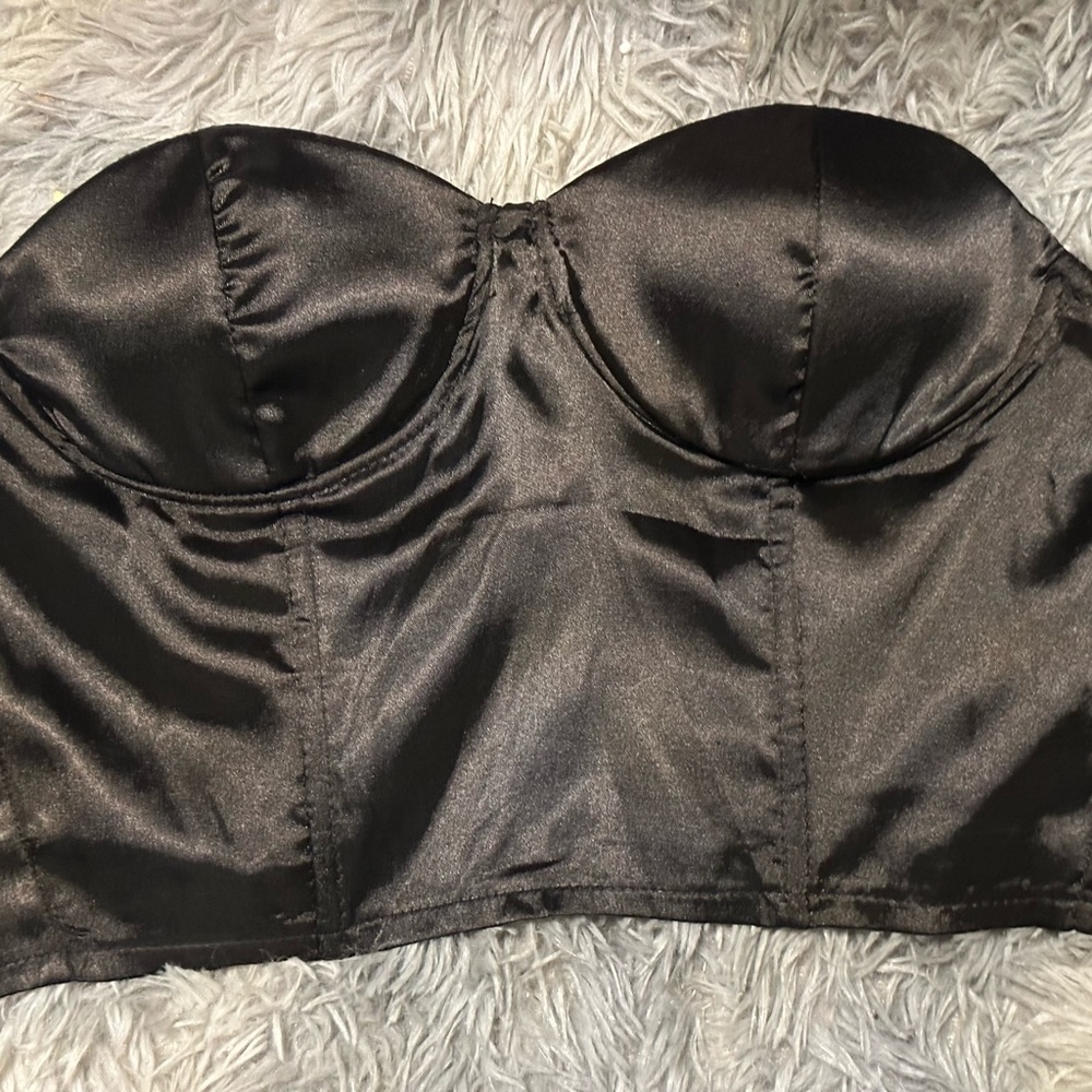 Black strapless zipper crop top